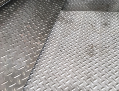 Sàn Inox Chống Trượt Nhà Xưởng Bền Bỉ, An Toàn Tuyệt Đối